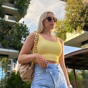 Aritzia Babaton Sculpt Knit Squareneck Cropped Tank